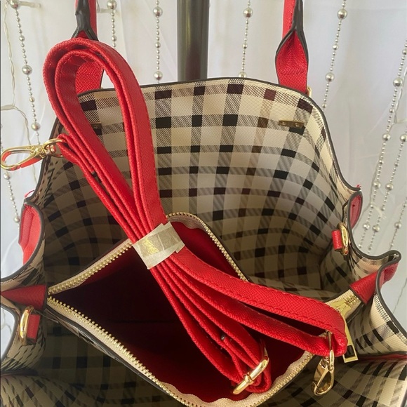 Red Handbag - Picture 2 of 3
